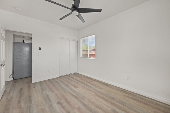 Building Photo - Private pool oasis!