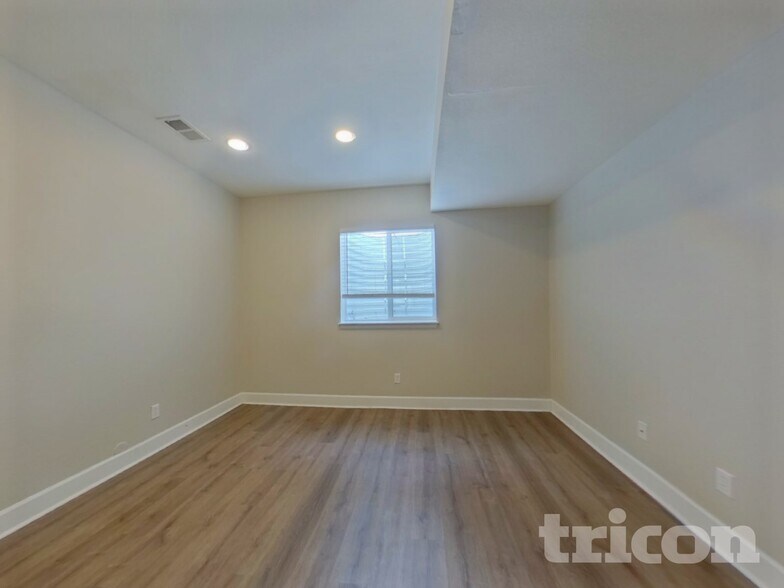 Building Photo - 6611 Big Leaf Ln