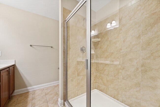 Building Photo - 1359 Town Home Dr