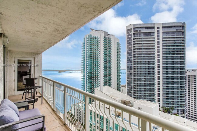 Building Photo - 1200 Brickell Bay Dr