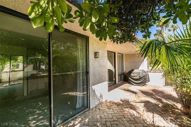 Building Photo - 3452 Pino Cir