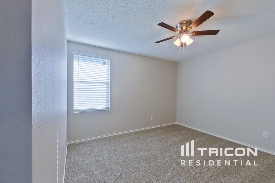 Building Photo - 16616 Jasmine Springs Dr