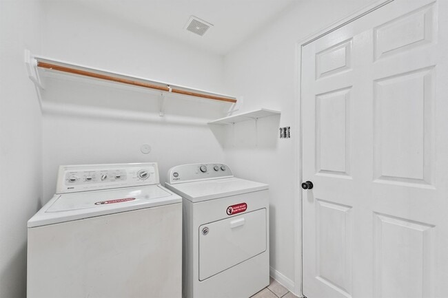 Building Photo - 7010 Dahlia Rd