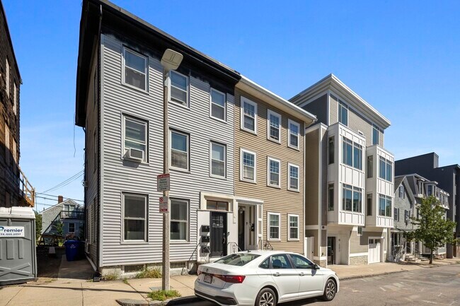 Building Photo - 13 Vinton St