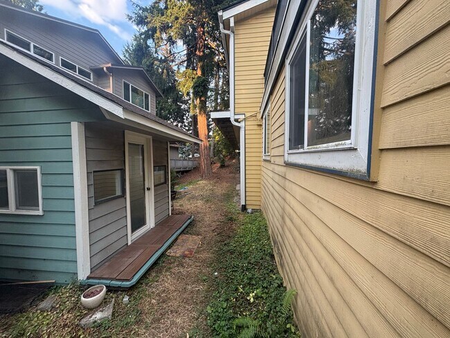 Building Photo - 9435 36th Ave SW