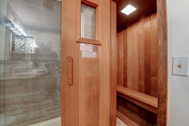 Building Photo - 232 Harmon Cove Tower