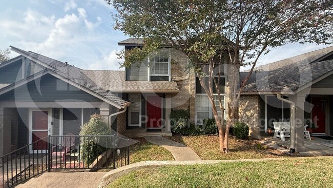 Building Photo - 1015 E Yager Ln