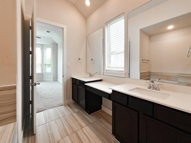 Building Photo - 5645 Bellissima Way
