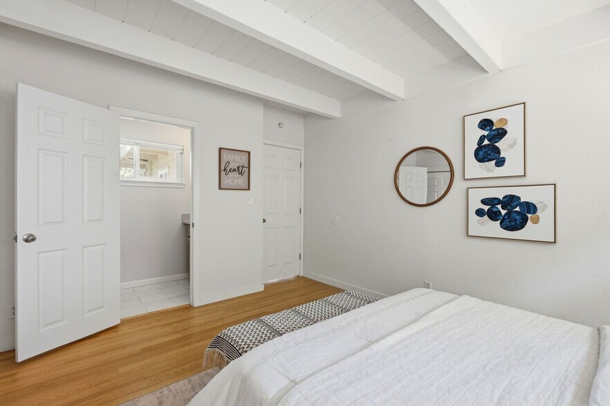 Building Photo - 2323 Mastlands Dr