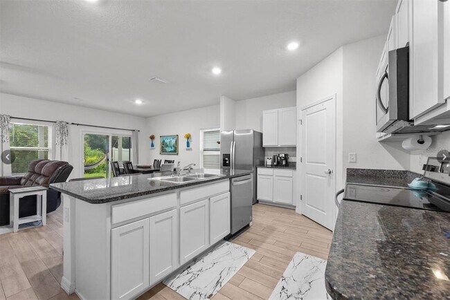 Building Photo - 6032 SW 84th St