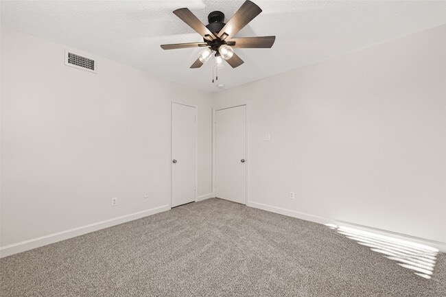 Building Photo - 10602 Longmont Dr