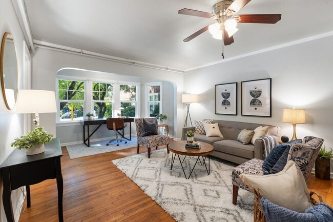 Building Photo - Bright 1 Bed condo in Kerns Neighborhood o...