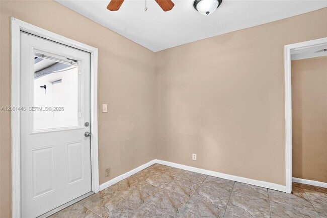 Building Photo - 6240 SW 22nd Ct