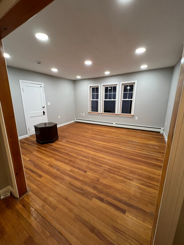 Building Photo - 10 Walnut Ct