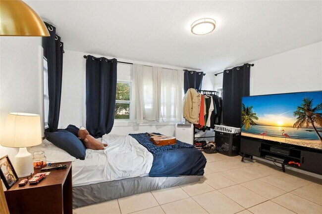 Building Photo - 3704 Wells St