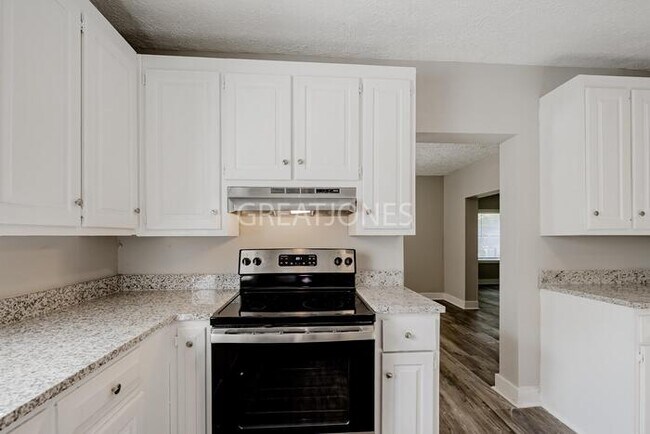 Building Photo - Charming 2 Bedroom in LaGrange!
