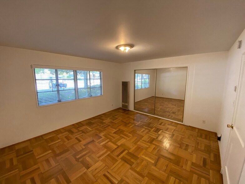 Bedroom - 5414 Village Grn