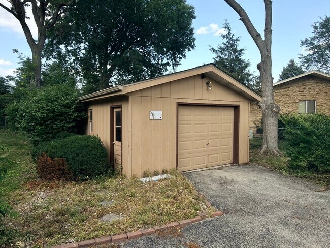 Building Photo - 7826 Dunham Rd