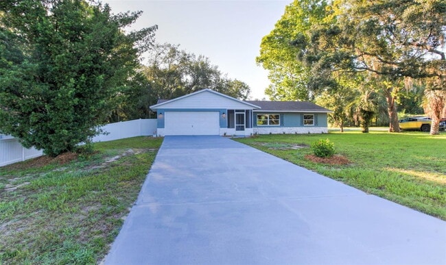 Building Photo - Recently updated, custom 3/2/2 on fenced corner lot in Inverness, $1900/mo!