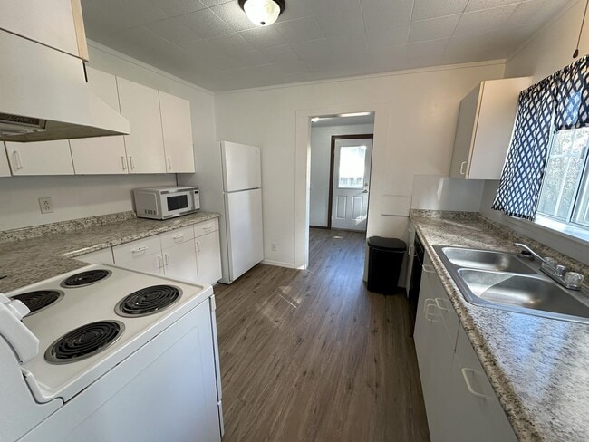 Building Photo - 3 Bedroom 1 Bath House