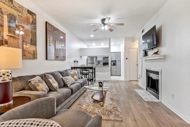 Building Photo - 2121 El Paseo St