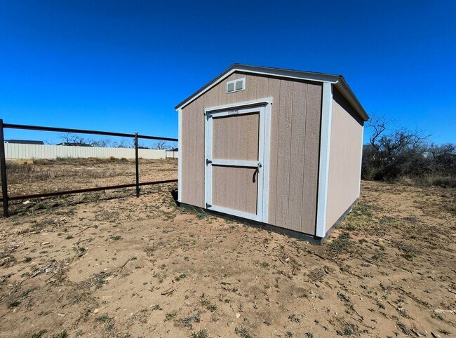 Building Photo - Charming 4 bedroom, 2 bath home AVAILABLE NOW!