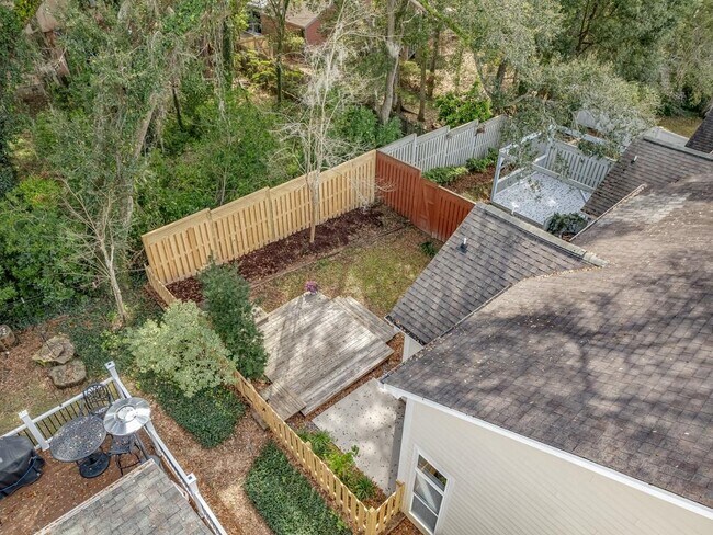 Building Photo - 1633 Cross Pointe Way