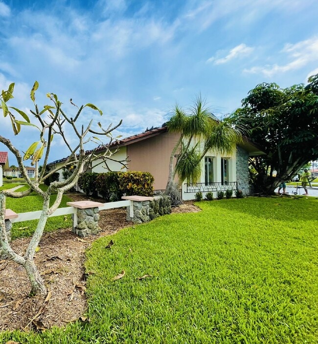 Building Photo - Updated 2-bedroom waterfront duplex with walk-in closets, enclosed Florida room, and canal views ...