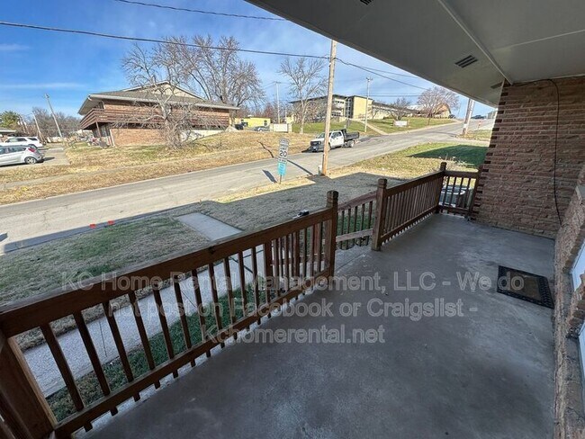 Building Photo - 1114 E Myrtle St