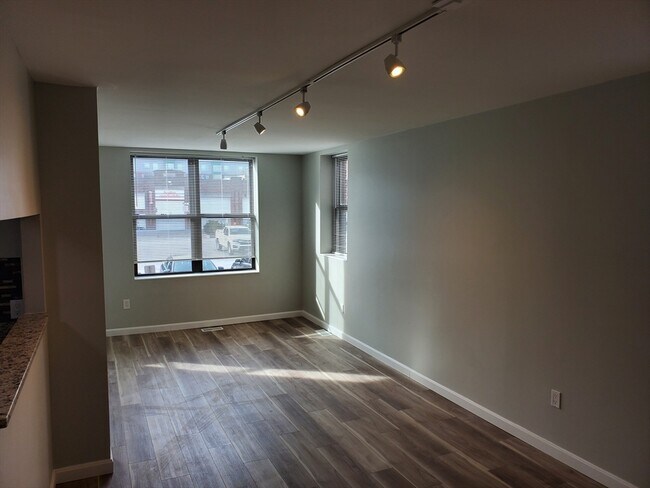 Building Photo - 33 Brainerd Rd