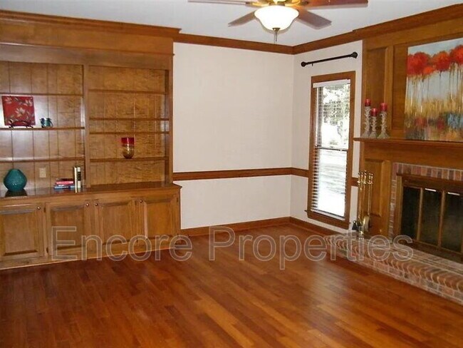 Building Photo - 106 Whispering Pines Ct