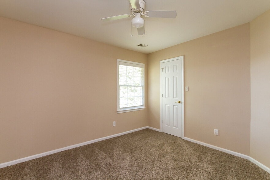 Building Photo - 12400 Henderson Hill Rd