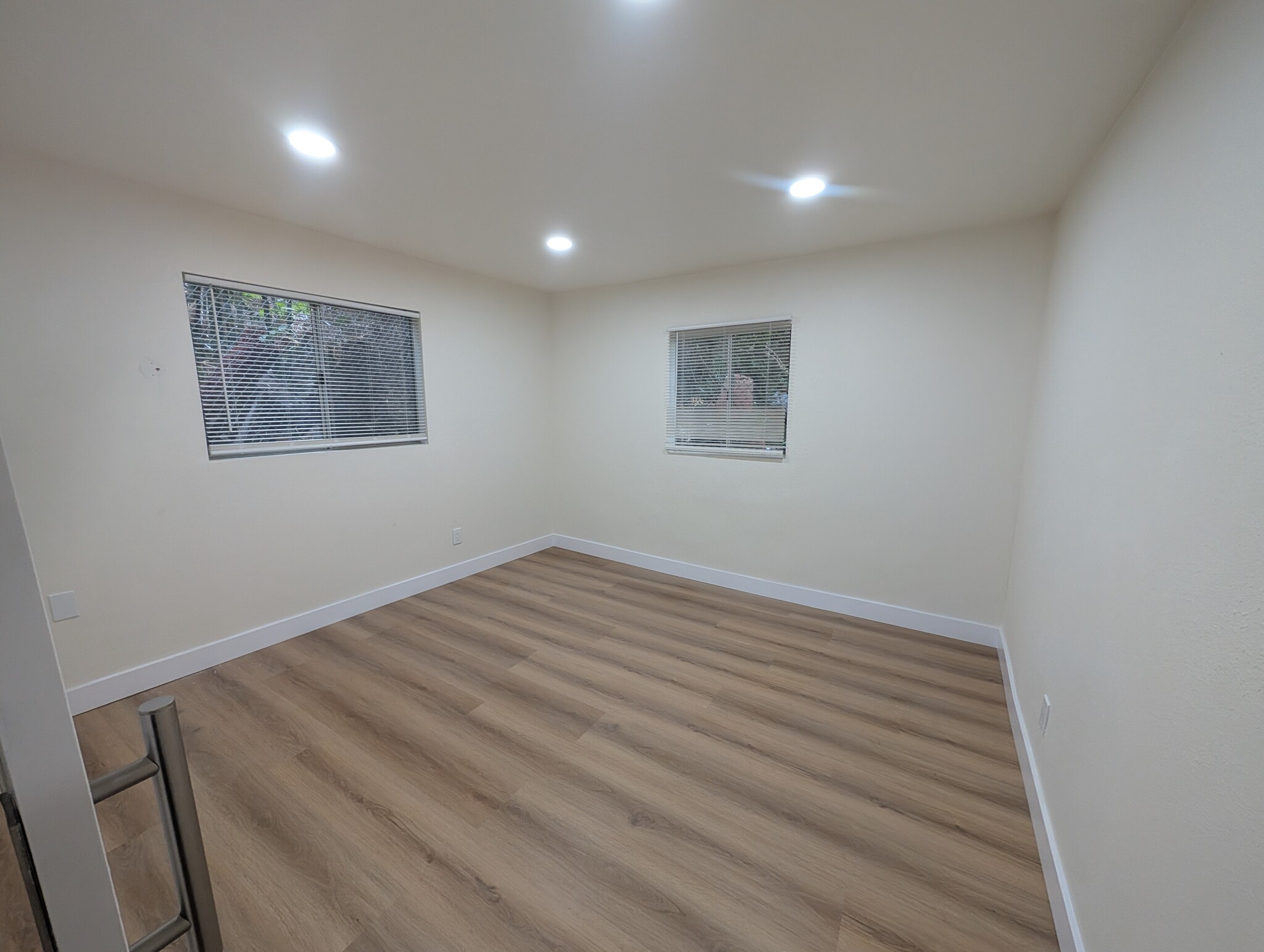 Building Photo - 827 Laveta Ter