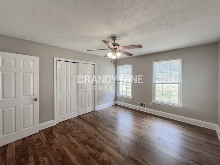 Building Photo - 916 S Deshon Rd