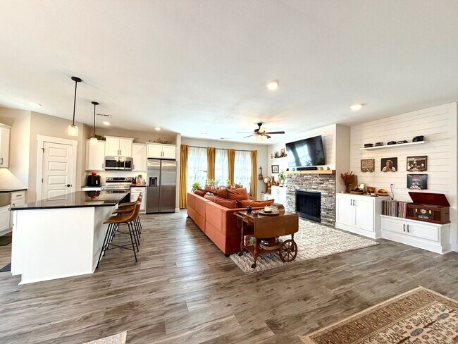 Building Photo - 1013 Berry Bnd