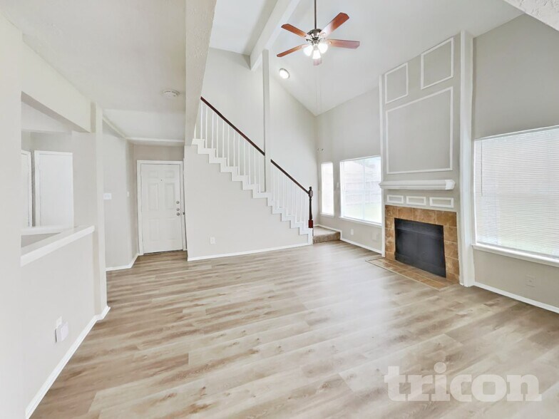 Building Photo - 8522 Lake Crystal Dr