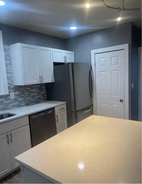 Building Photo - 36 Lincoln Pl