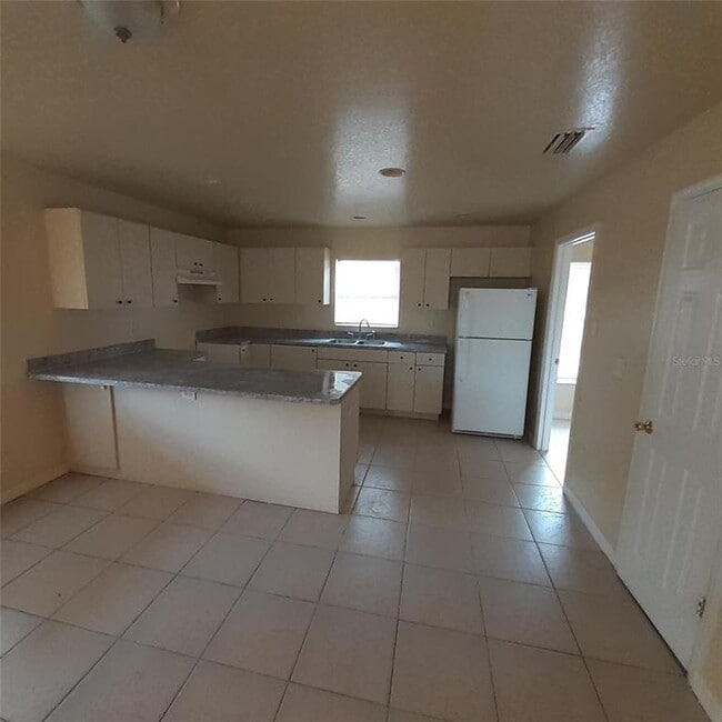 Building Photo - 3625 E Chelsea St