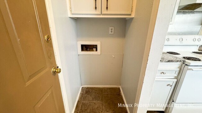 Building Photo - 5603 Amherst St