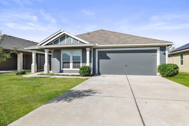 Building Photo - 910 Comal Run