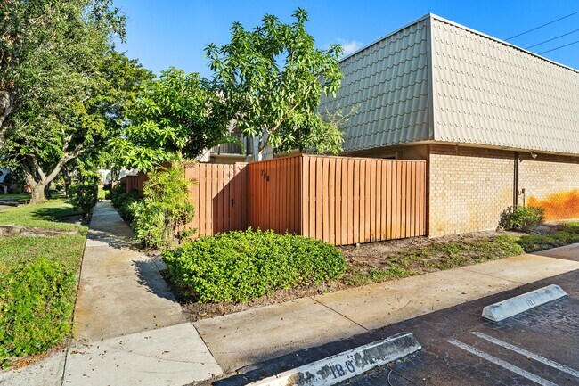 Building Photo - 1700 Embassy Dr