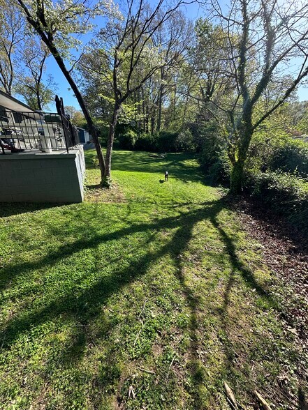 Building Photo - 1007 N Peace Haven Rd