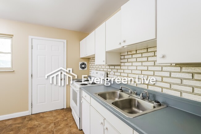 Building Photo - 207 Jupiter Dr