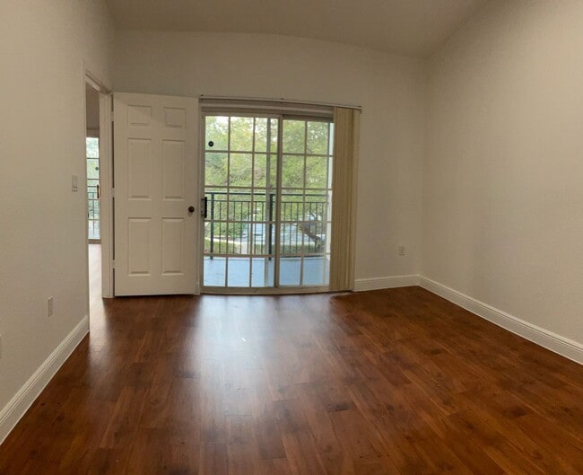 Building Photo - Great Location, Great Savings! Up to $2,000 Move-In Incentive + No Utility Connection Fee