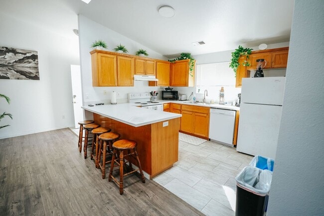 Building Photo - 4190 Hillside Ct