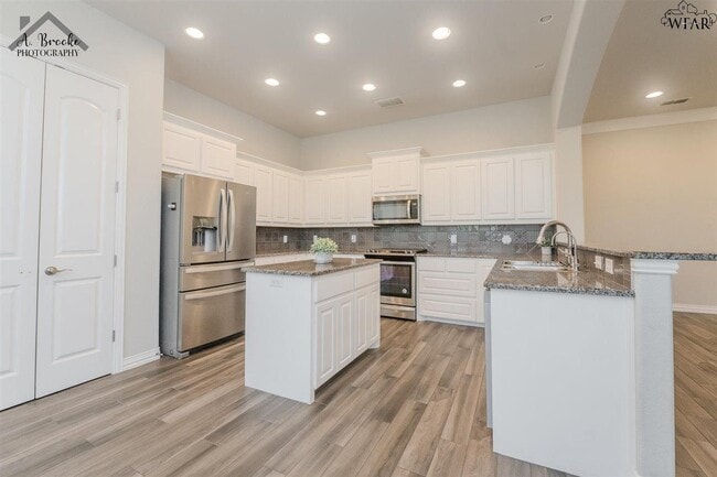Building Photo - 4938 Spring Hill Dr