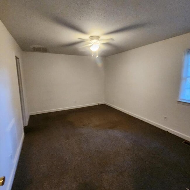Building Photo - 217 Singletree Dr