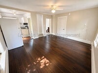 Building Photo - 917 Oak St