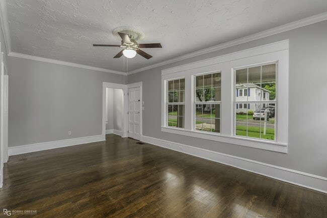 Building Photo - 409 Forest