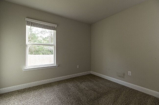 Building Photo - "Spacious 4 Bed, 2 Bath Home in Biloxi, MS - A Must-See Rental Property!"